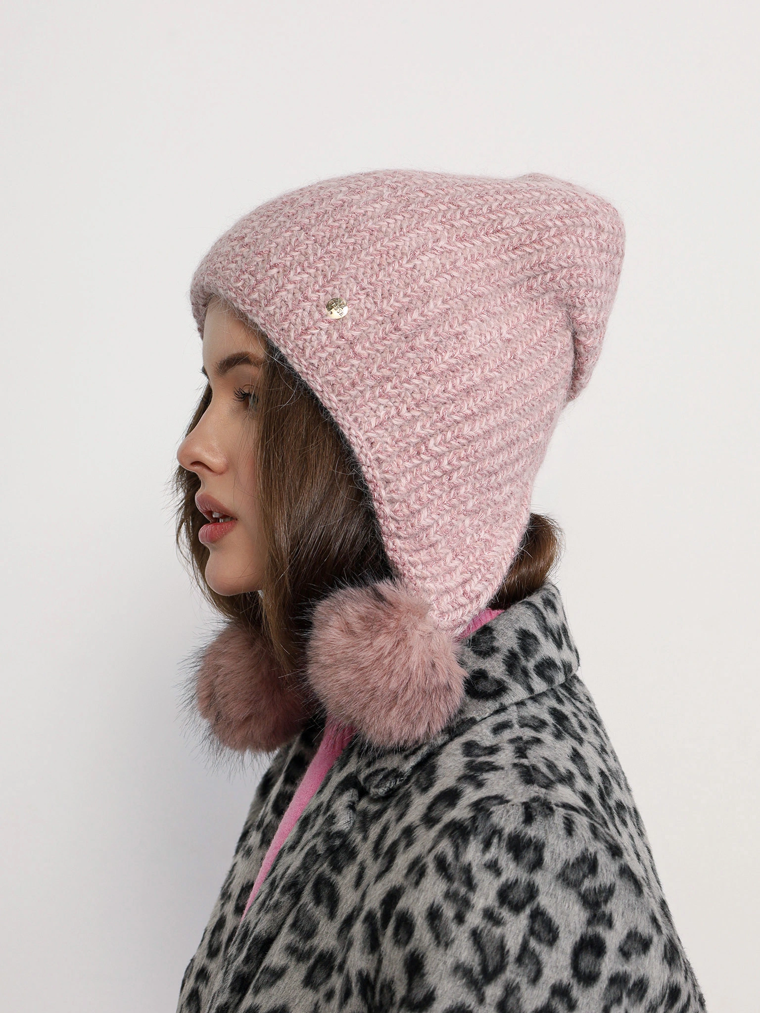 Шапка-капор из ангоры с нейлоном с меховыми помпонами с люрексом в ассортименте